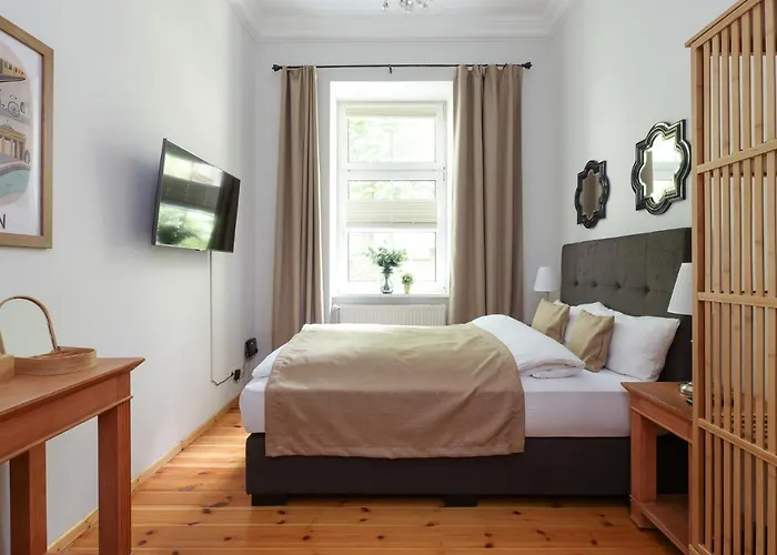 4 Personen Altbau Nahe Kurfuerstendamm - Othello * Berlín